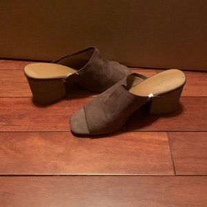 Universal Thread short heel Mules